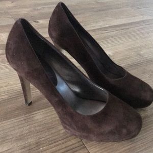 Banana republic ladies pumps in brown. Size 7.5